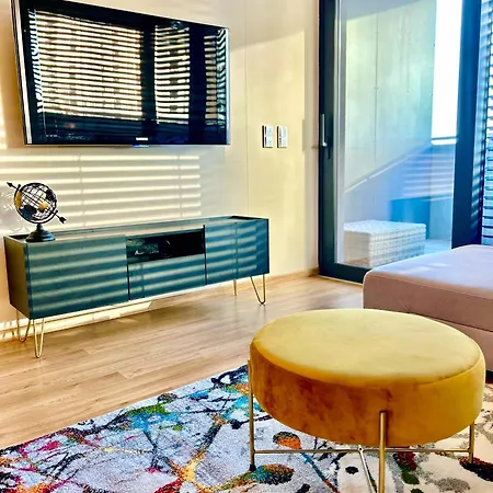 Dizajnovy Apartman - Tehelne Pole - Free Parking Apartment *